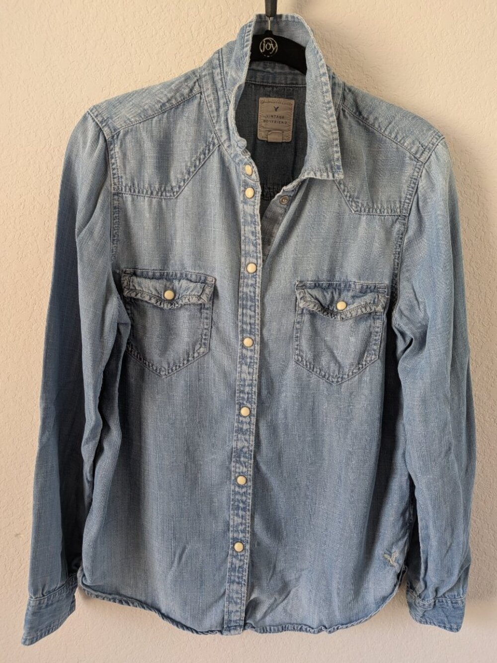 EUC -- American Eagle Vintage Boyfriend Denim Pearl Snap shirt MED